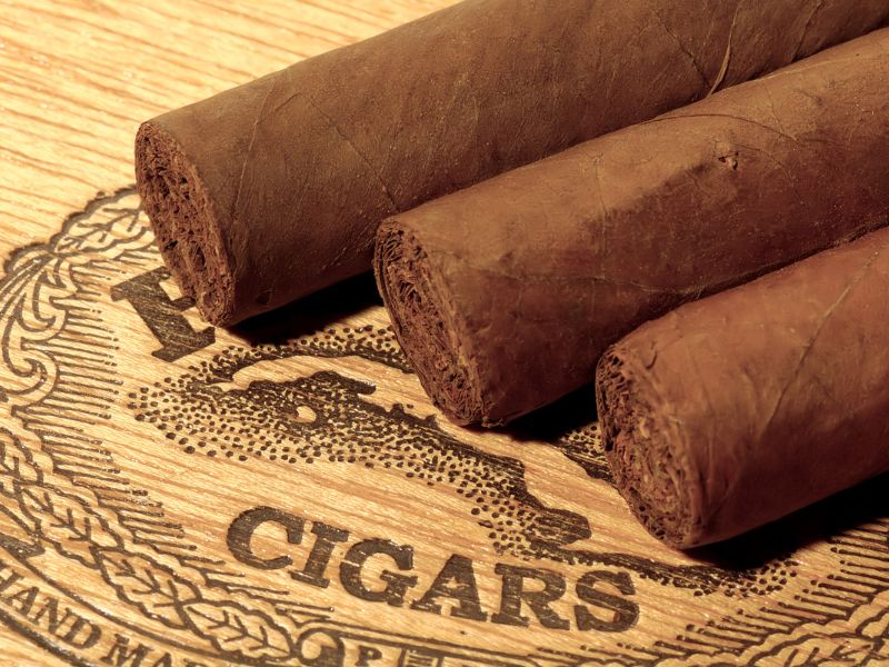 The Best Accessories for Cigars Enthusiasts in Miami